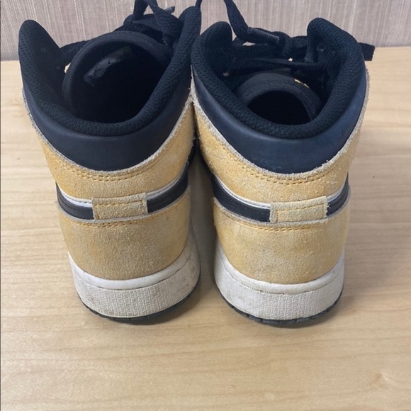 Nike Air Jordan Retro 1 Mid SE 'Flight Club 2 tone color '‎ youth 4.5 - Picture 4 of 7